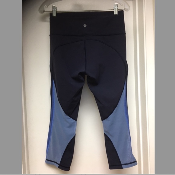 EUC Lululemon Mix & Mesh Crop 21" Midnight Navy Moroccan Blue - Picture 7 of 10